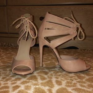 Creme/soft pink high heels